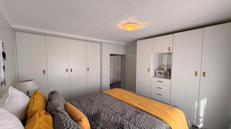 2 Bedroom Property for Sale in Hartenbos Central Western Cape
